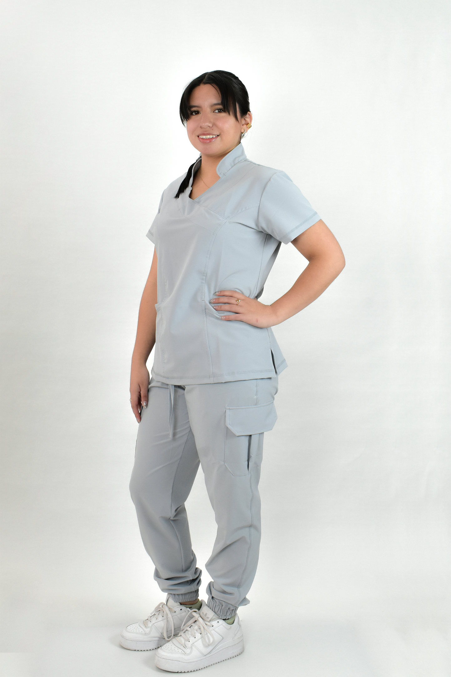 Uniforme Quirúrgico M06 Antifluido Stretch Gris Perla